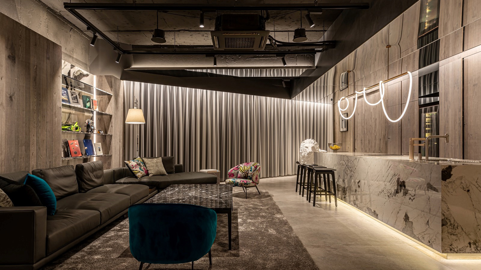 Разбираем интерьер Lounge De Flore