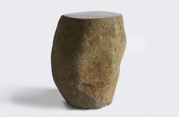 кофейный столик из речного камня 45х50х30