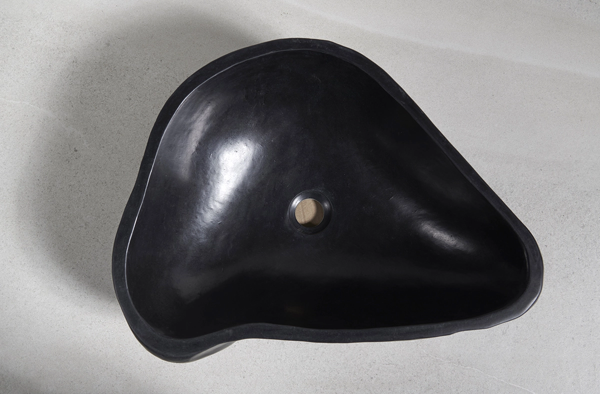 раковина из речного камня 57x42x15