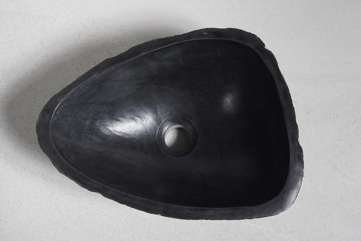 раковина из речного камня 40x30x15