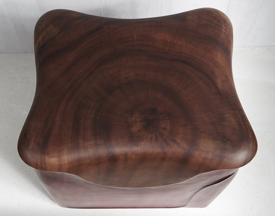 Табурет из массива дерева APPLE Stool Suar Red 44х37х42