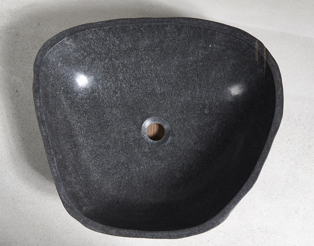 раковина из речного камня 52x46x15