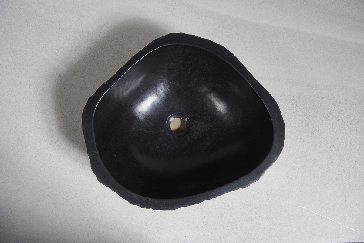 раковина из речного камня 47x44x15